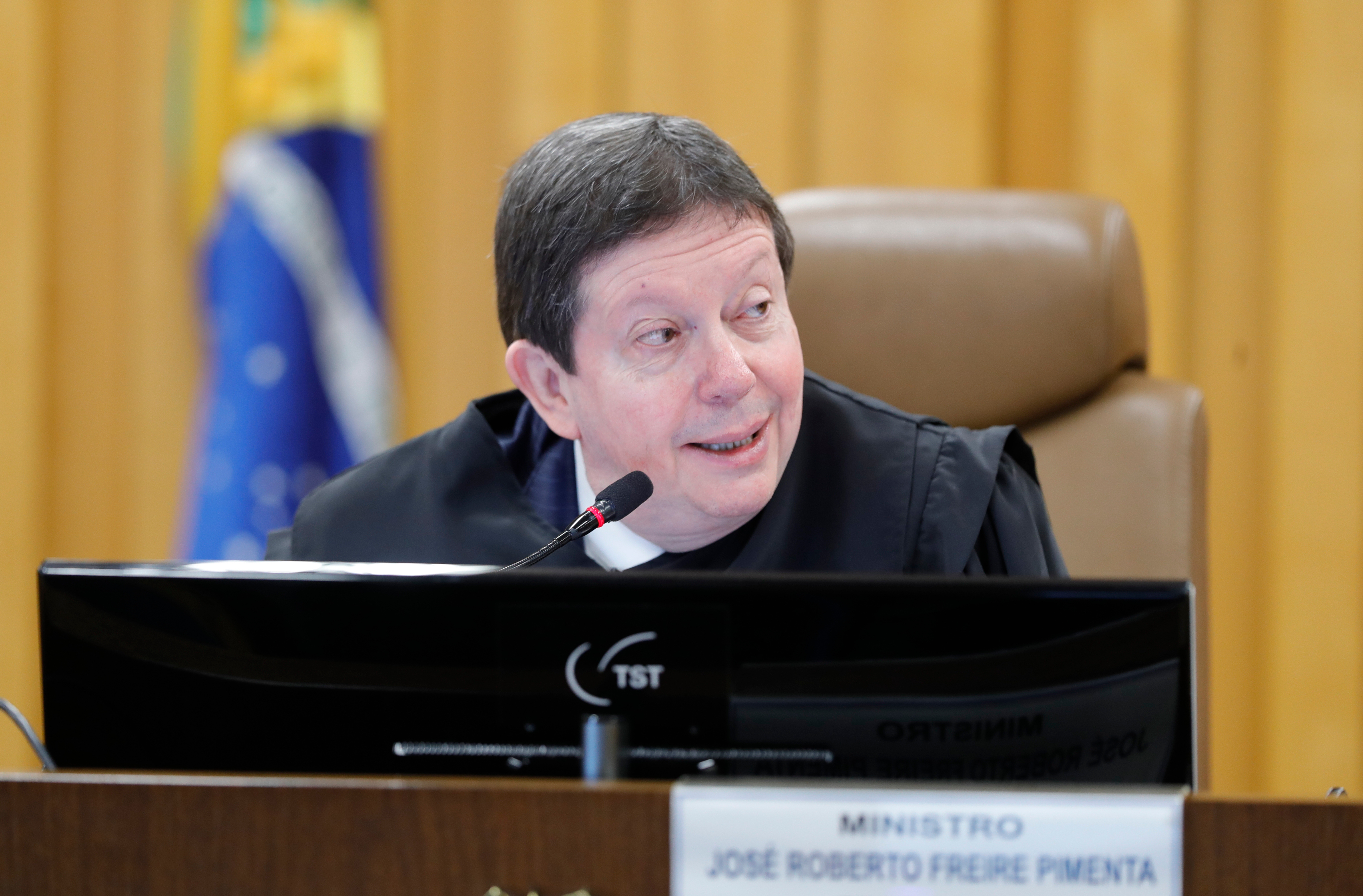 Ministro José Roberto Pimenta, relator da decisão que negou a porteiro demitido por desídia férias e 13º salário proporcionais