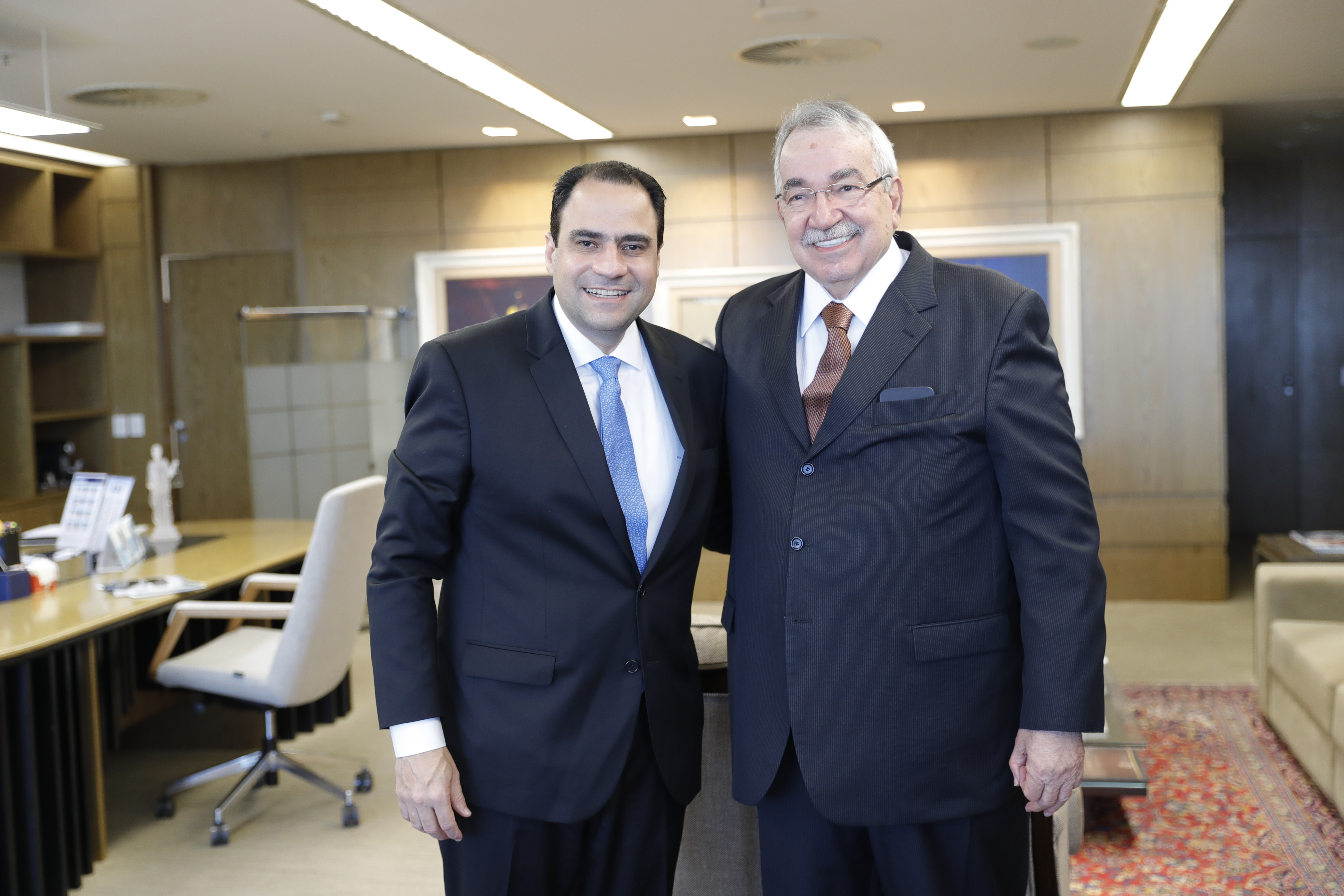 Imagem com o ministro Emmanoel Pereira (à dir.) e o presidente da OAB, Beto Simonetti (à esq.)