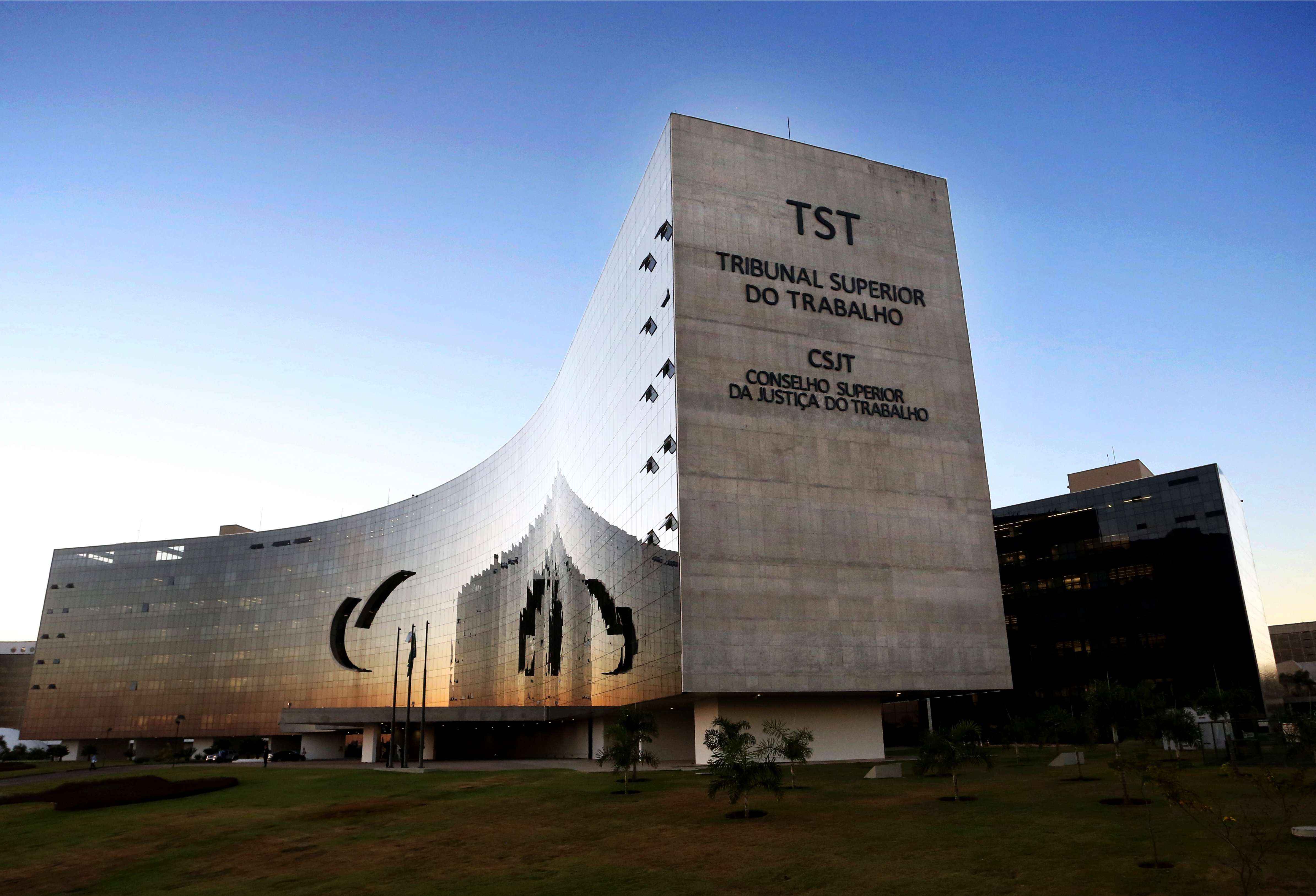 Imagem do edifício-sede do TST