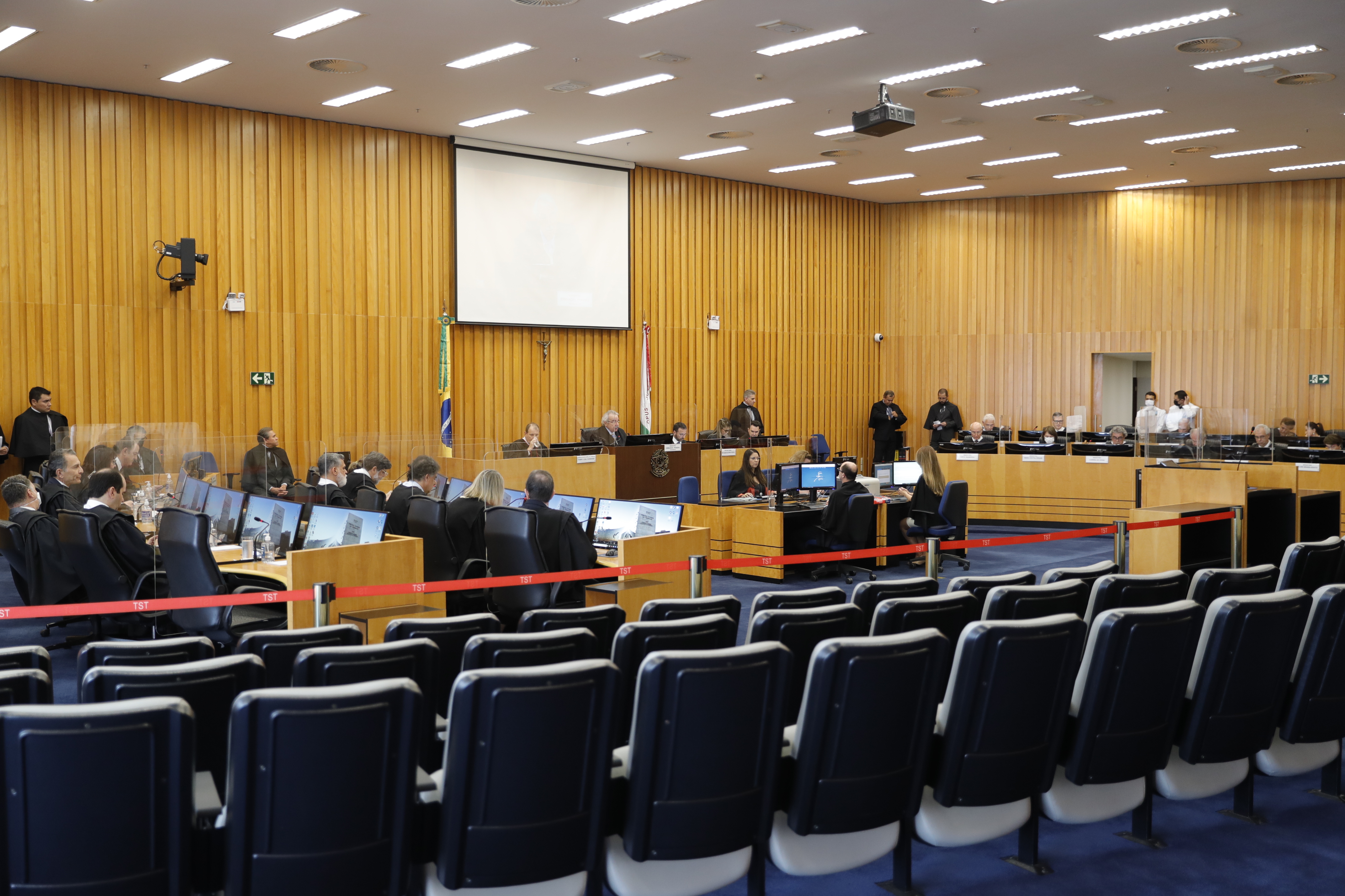 Tribunal Pleno do TST durante sessão
