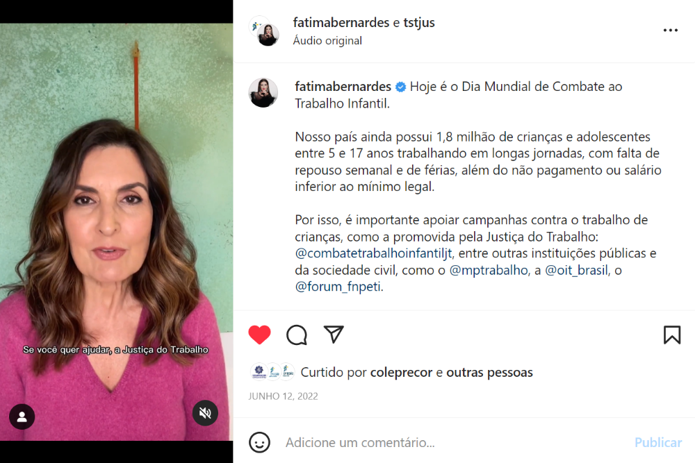 Print do post collab do TST e a Fátima Bernardes. Na imagem, mostra a Fátima de cabelo solto e blusa rosa.